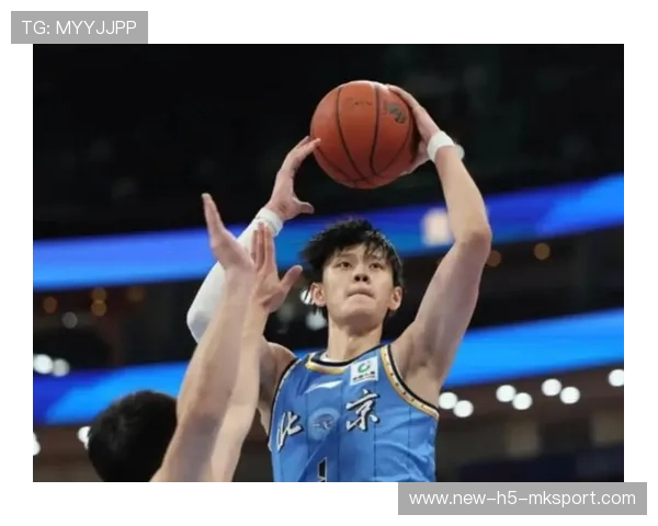 CBA曾凡博三分训练准度提升,走向更高篮球巅峰